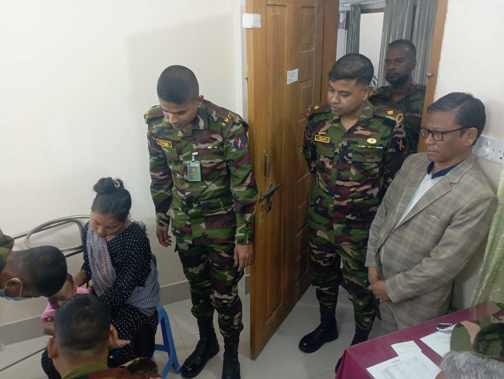 দুর্গম পাহাড়ে অগ্নিদগ্ধ ২ শিশুর পাশে দাঁড়াল সেনাবাহিনী, চিকিৎসা নিশ্চিত হল সামরিক হাসপাতালে