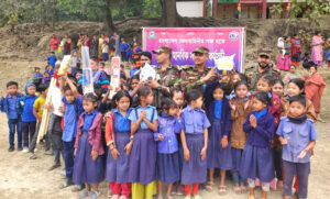 মাটিরাঙ্গায় সম্প্রীতি ও উন্নয়ন কর্মসূচির আওতায় সেনাবাহিনীর মানবিক সহায়তা বিতরণ