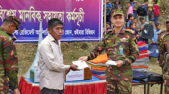 মাটিরাঙ্গায় সম্প্রীতি ও উন্নয়ন কর্মসূচির আওতায় সেনাবাহিনীর মানবিক সহায়তা বিতরণ
