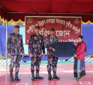 রাঙামাটির বরকলের ছোট হরিণায় হতদরিদ্র পরিবারের মাঝে বিজিবির মানবিক সহায়তা
