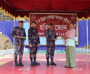 রাঙামাটির বরকলের ছোট হরিণায় হতদরিদ্র পরিবারের মাঝে বিজিবির মানবিক সহায়তা