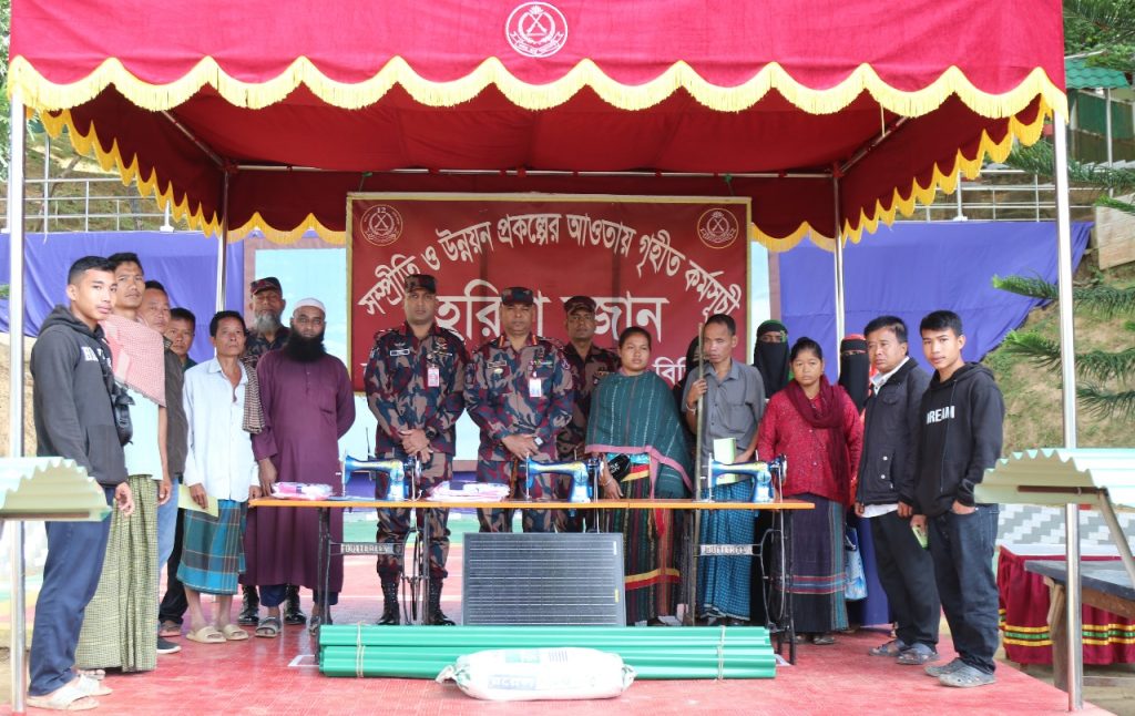 রাঙামাটির বরকলের ছোট হরিণায় হতদরিদ্র পরিবারের মাঝে বিজিবির মানবিক সহায়তা