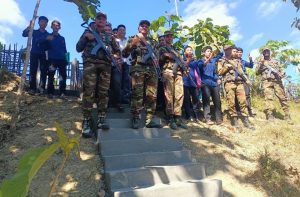 পাহাড়ি শিক্ষার্থীদের জন্য নিরাপদ সিঁড়ি নির্মাণ: মানবিক উদ্যোগে উদাহরণ সৃষ্টি করল সেনাবাহিনী