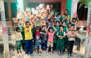 লক্ষীছড়ির দুর্গম তনুরাম পাড়ায় সেনাবাহিনীর বিনামূল্যে চিকিৎসা সেবা ও শিক্ষা উপকরণ বিতরণ