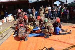 আলীকদম বাজারে অগ্নিনির্বাপণ মহড়া: সেনাবাহিনীর তত্ত্বাবধানে বাড়ল জননিরাপত্তা সচেতনতা