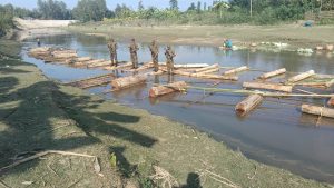 অবৈধভাবে পাচারকালে বর্মাছড়ির মগকাটায় সেনা অভিযানে বিপুল পরিমাণ কাঠ জব্দ