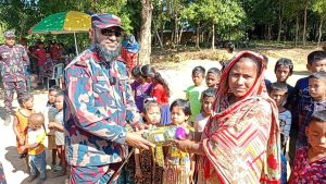 রামগড়ের দুর্গম পাহাড়ে বিজিবির মানবিকতার অনন্য দৃষ্টান্ত: বিনামূল্যে চিকিৎসা সেবা ও শীতবস্ত্র বিতরণ