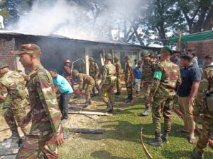 আলীকদম বাজার এলাকায় অগ্নিকাণ্ড, সেনাবাহিনীর সমন্বিত পদক্ষেপে দ্রুত নিয়ন্ত্রন