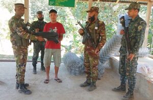 প্রত্যন্ত পাহাড়ে সেনাবাহিনীর লক্ষীছড়ি জোনের মানবিকতার: শীতার্ত মানুষের মাঝে শীতবস্ত্র বিতরণ