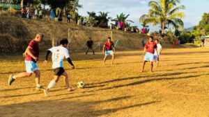 বড়দিনকে ঘিরে সুংসুংপাড়ায় সেনাবাহিনী–পাড়াবাসীর প্রীতি ফুটবল ম্যাচ ও মতবিনিময় সভা