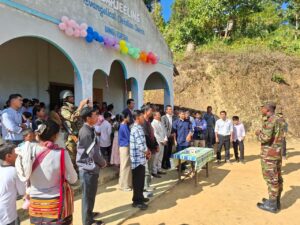 কেওক্রাডং টিওবির দাজিলিং পাড়ায় খ্রিস্টানদের সঙ্গে বড়দিন উদযাপন করল সেনাবাহিনী