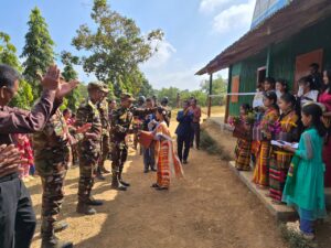 রৌনিন পাড়ায় উন্নয়নের ছোঁয়া: সেনাবাহিনীর উদ্যোগে স্কুল ও কমিউনিটি সেন্টার সংস্কার শেষে উদ্বোধন