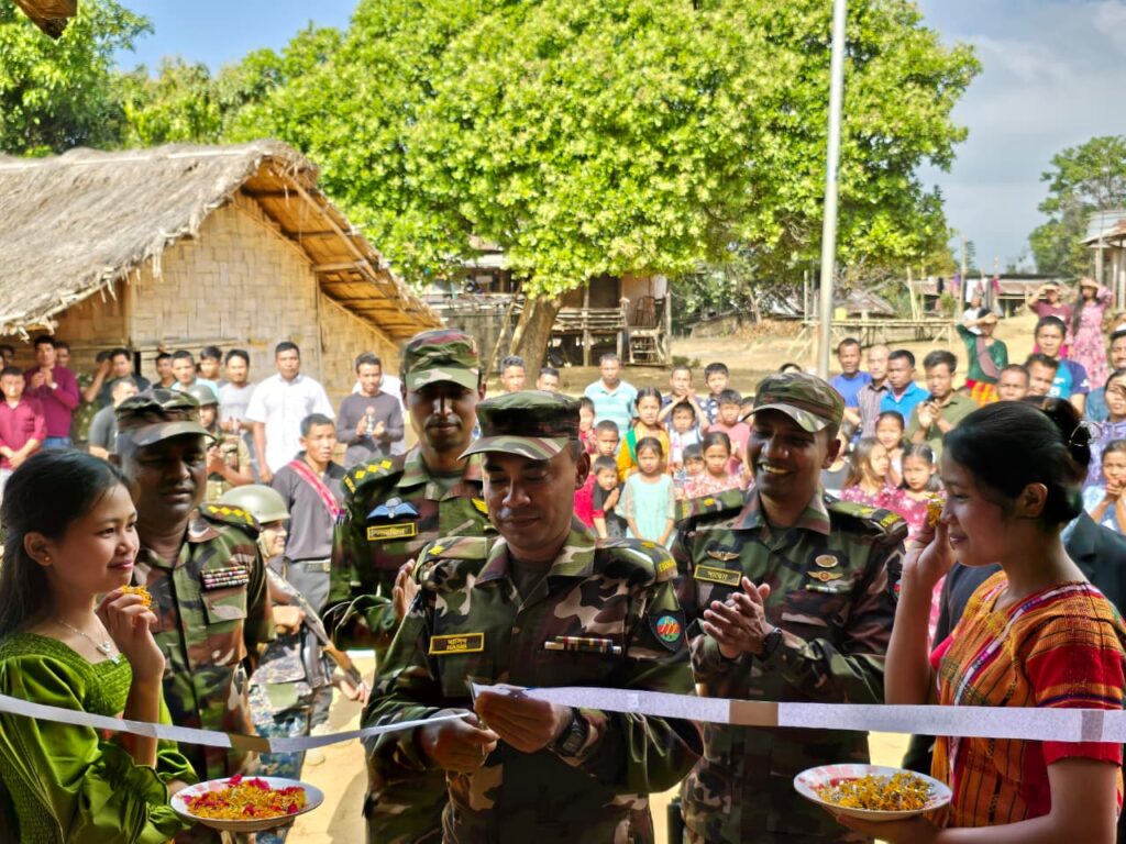 রৌনিন পাড়ায় উন্নয়নের ছোঁয়া: সেনাবাহিনীর উদ্যোগে স্কুল ও কমিউনিটি সেন্টার সংস্কার শেষে উদ্বোধন