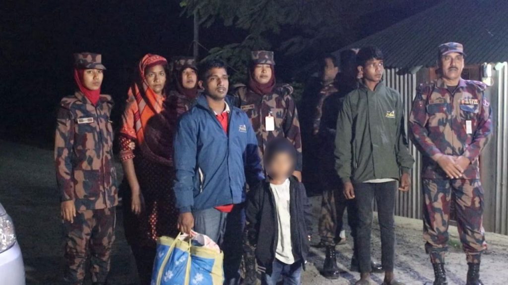 ‘বাংলায় কথা বলায়' জোর করে পুশ ইন, দেশে ফেরার অপেক্ষায় ৪ ভারতীয় নাগরিক