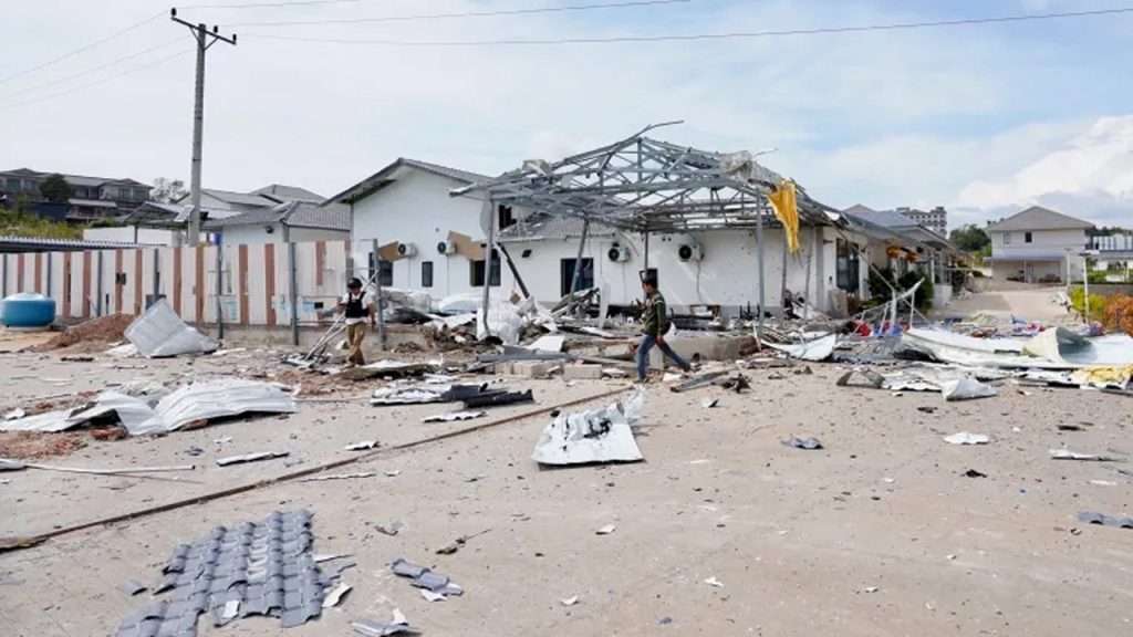 যুদ্ধবিরতি ঘোষণার পরও কম্বোডিয়ায় অব্যাহত বোমা হামলা থাইল্যান্ডের