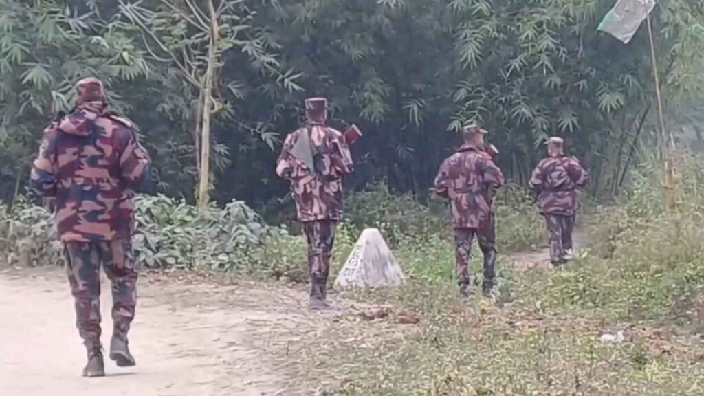 জয়পুরহাট সীমান্তে কাঁটাতারের বেড়া দেওয়াকে কেন্দ্র করে আবারও উত্তেজনা