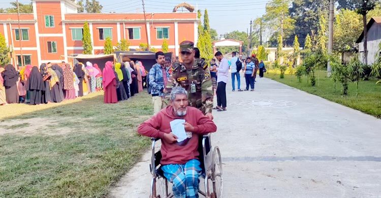 কিশোরগঞ্জে সেনাবাহিনীর উদ্যোগে দিনব্যাপী বিনামূল্যে চিকিৎসাসেবা প্রদান