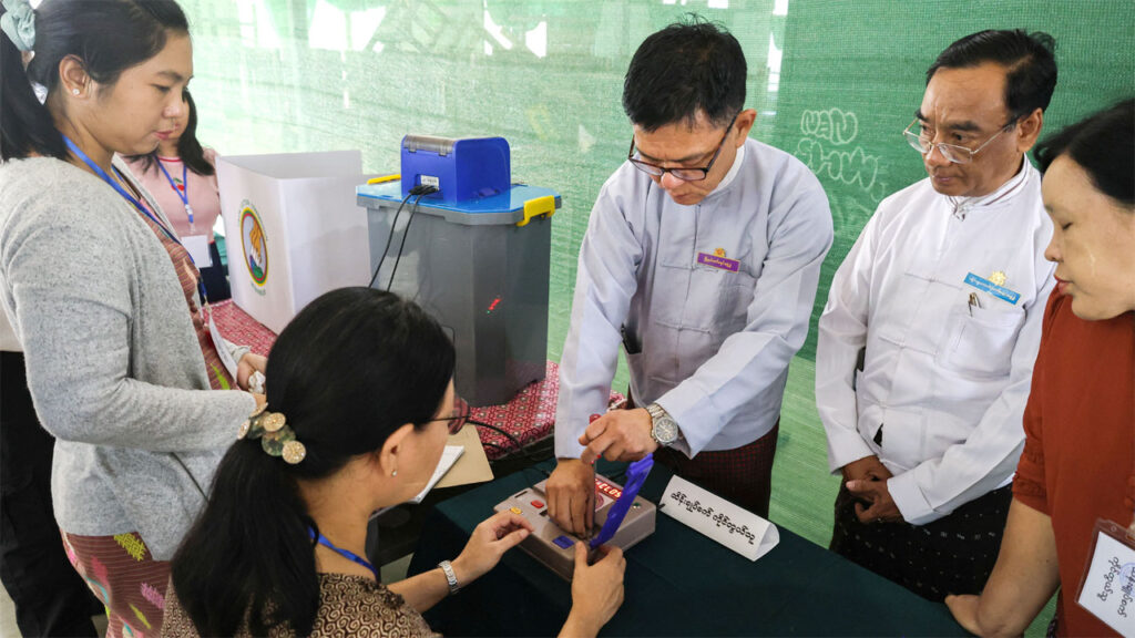 জান্তাশাসিত মিয়ানমারে ৫ বছর পর জাতীয় নির্বাচনের ভোটগ্রহণ শুরু