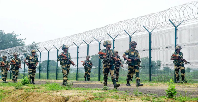পাকিস্তান সীমান্তের ৯৩ এবং বাংলাদেশ সীমান্তের প্রায় ৮০ শতাংশে কাঁটাতার বসাল ভারত