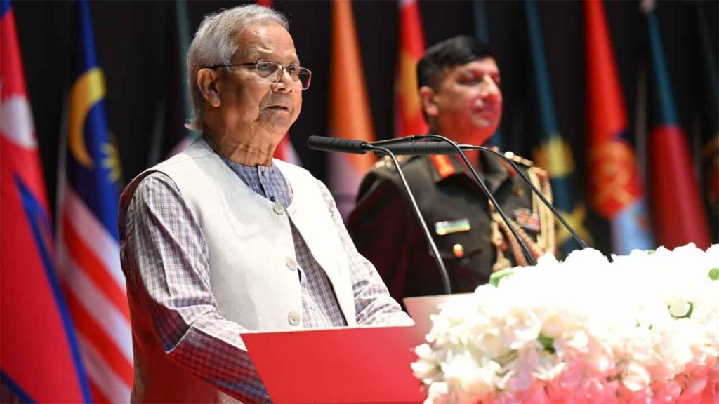 নির্বাচনে সশস্ত্র বাহিনীকে ঐতিহাসিক ভূমিকা পালন করতে হবে: প্রধান উপদেষ্টা