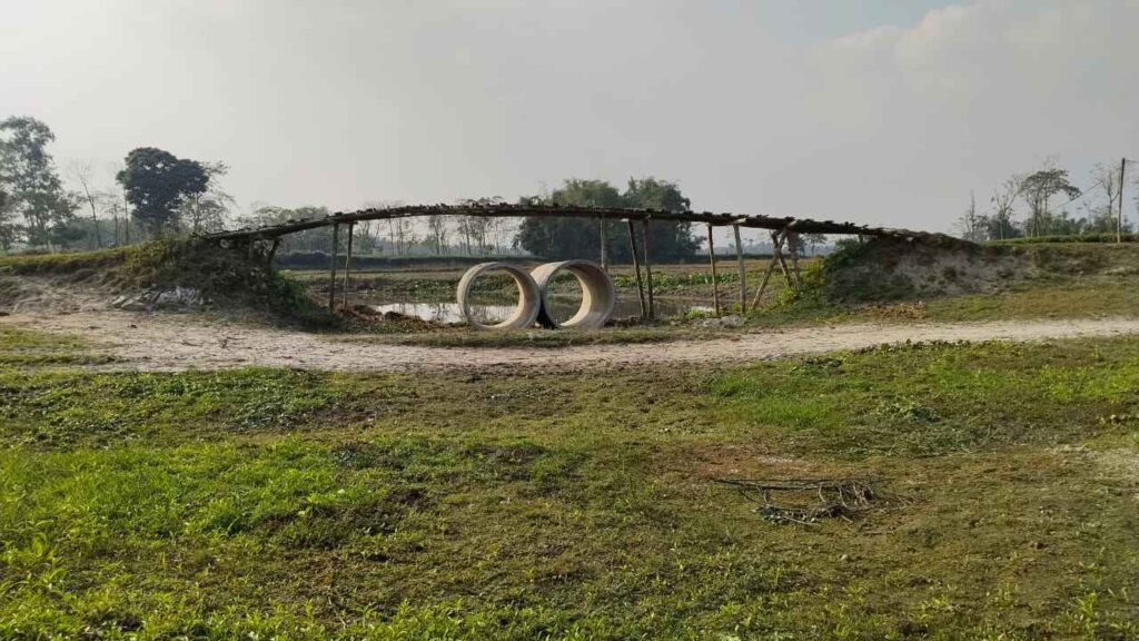 লালমনিরহাট সীমান্তে বিজিবির বাধায় নির্মাণাধীন রিং ব্রিজ রেখে কৌশলে সরে গেল বিএসএফ