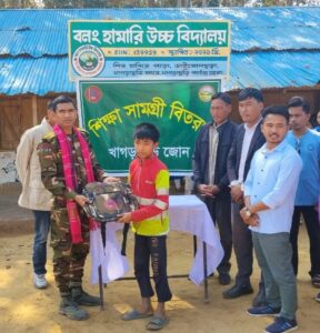 শিক্ষা ও সম্প্রীতির বার্তা নিয়ে বলং হামারি উচ্চ বিদ্যালয়ে সেনাবাহিনীর শিক্ষা সামগ্রী বিতরণ