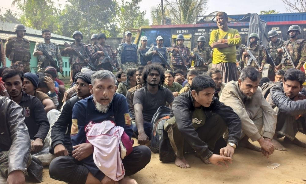 মায়ানমার সীমান্তে আটক রোহিঙ্গা সশস্ত্র গোষ্ঠীর ৫২ জন কারাগারে