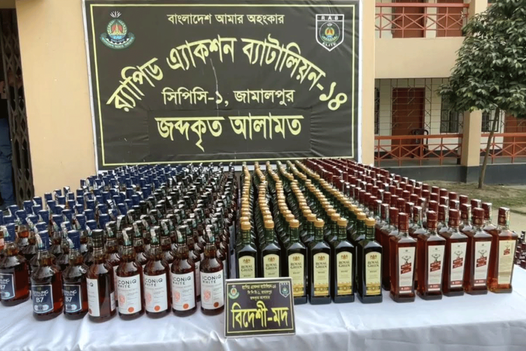 জামালপুরে র‌্যাবের অভিযানে এক কোটি টাকার মদ জব্দ, আটক ৩