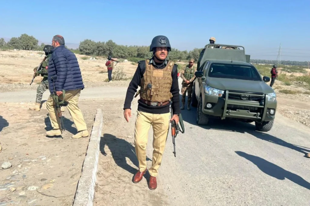 পাকিস্তানের খাইবার পাখতুনখোয়া প্রদেশে নিরাপত্তা অভিযানে ৫ সন্ত্রাসী নিহত