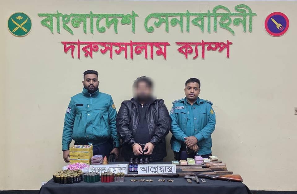 রাজধানীর পশ্চিম কাফরুলে সেনা অভিযানে অবৈধ আগ্নেয়াস্ত্র ও বিপুল গোলাবারুদ উদ্ধার, গ্রেফতার ১