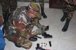 নারায়ণগঞ্জের আড়াইহাজারে যৌথবাহিনীর অভিযানে বিপুল অস্ত্র উদ্ধার, আটক ৫