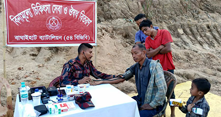 সাজেকের দুর্গম মোগলী পাড়ায় বিজিবির বিনামূল্যে চিকিৎসা ও ওষুধ বিতরণ