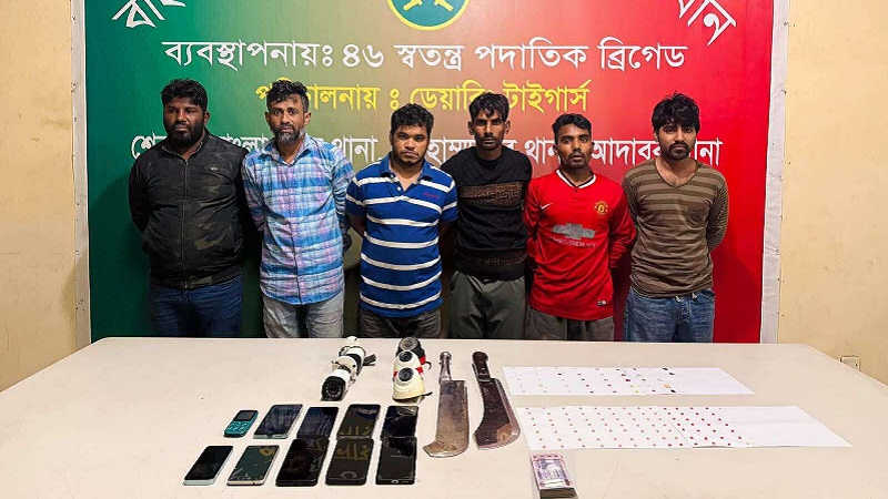 মোহাম্মদপুরে সেনাবাহিনীর অভিযানে বিপুল মাদক ও দেশীয় অস্ত্রসহ গ্রেপ্তার ৬