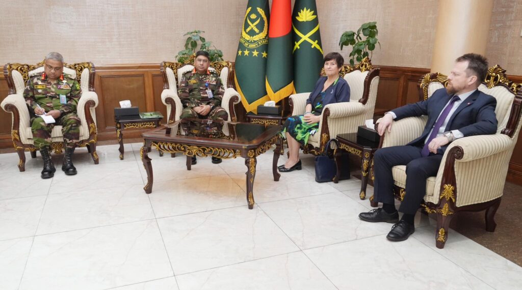 সেনাপ্রধানের সাথে রাষ্ট্রদূতের সৌজন্য সাক্ষাৎ: প্রতিরক্ষা সহযোগিতা জোরদারে আগ্রহ চেক প্রজাতন্ত্রের