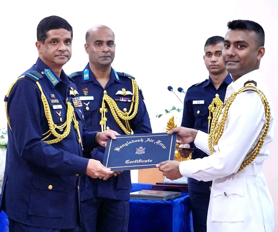 বাংলাদেশ বিমান বাহিনীর ৬৬তম ফ্লাইং ইন্সট্রাক্টরস্ কোর্সের সনদ বিতরণ