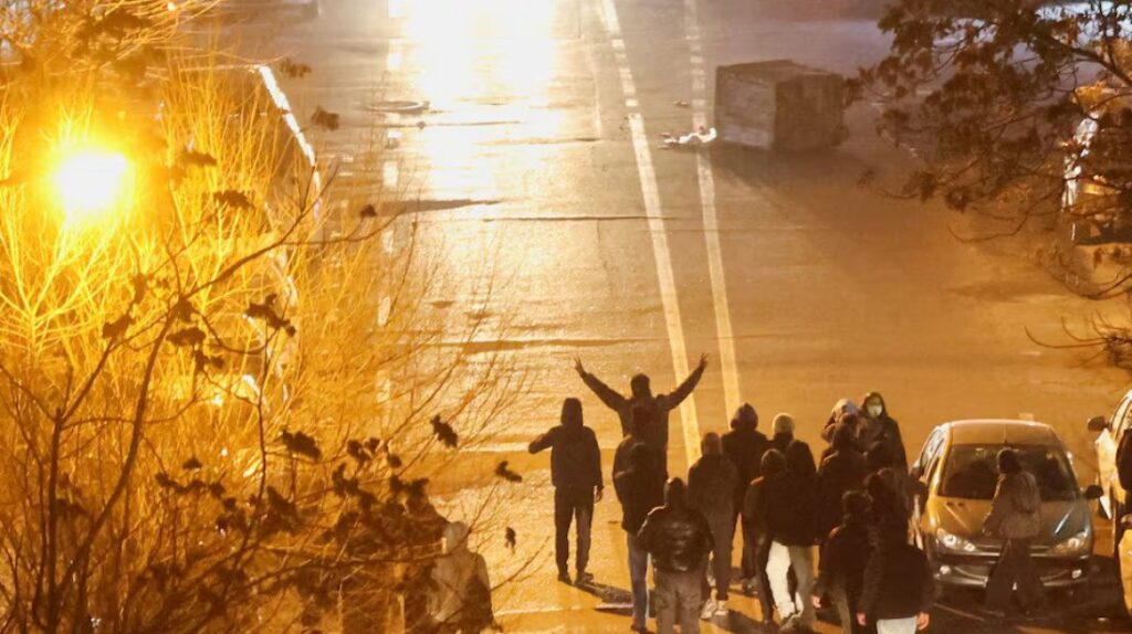 ইরানে আরও বড় বিক্ষোভের হুঁশিয়ারি, ট্রাম্পের নিষেধাজ্ঞায় ক্ষুব্ধ চীন