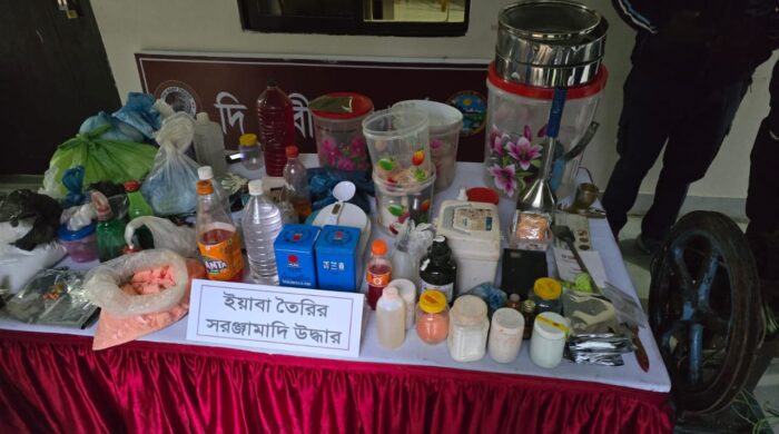 দীঘিনালায় সেনা–পুলিশের যৌথ অভিযানে পরিত্যক্ত জুমঘর থেকে ইয়াবা তৈরির সরঞ্জামসহ যুবক আটক