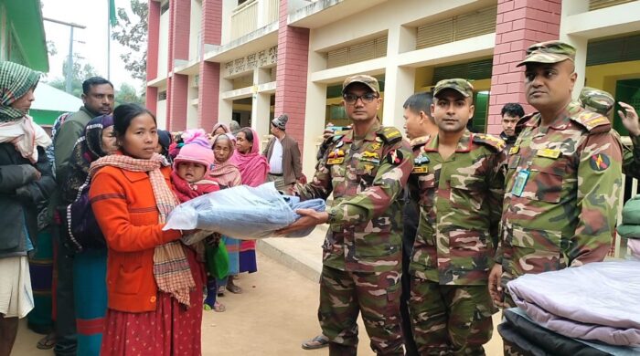 দীঘিনালায় দুই শতাধিক অসহায় ও হতদরিদ্র মানুষের মাঝে সেনাবাহিনীর শীতবস্ত্র বিতরণ