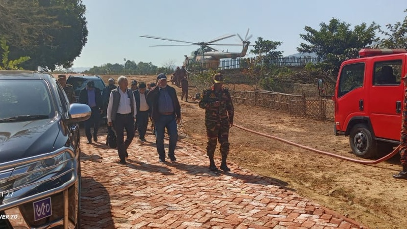 পাহাড়ে সীমান্ত সড়ক নির্মাণ প্রকল্প পরিদর্শন করলেন সরকারের দুই উপদেষ্টা