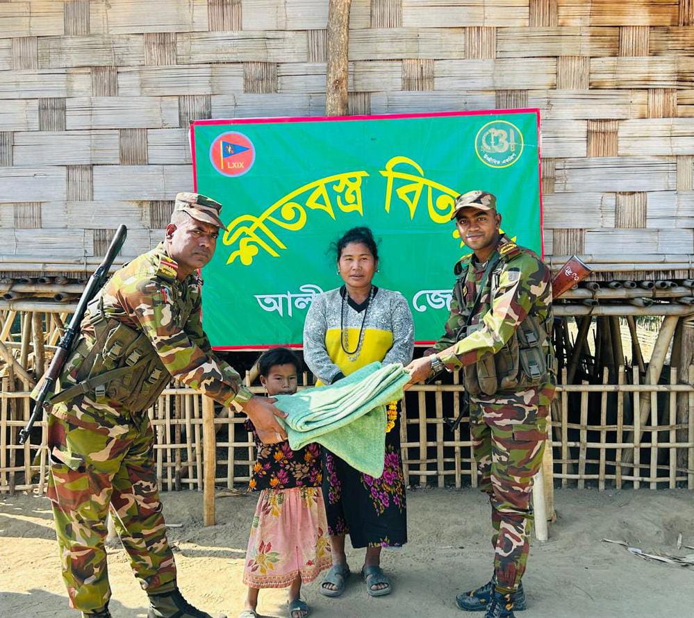 আলীকদমের দুর্গম পাহাড়ে শীতবস্ত্র নিয়ে শীতার্ত মানুষের পাশে দাঁড়াল বাংলাদেশ সেনাবাহিনী