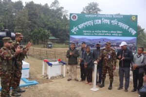 লক্ষীছড়ি জোনের একটি উদ্যোগে বদলে গেল ৪ গ্রামের সাড়ে ১৭’শ পাহাড়ি মানুষের জীবন
নিরাপত্তা অভিযানের মধ্যেই মানবিক উদ্যোগ: দুর্গম কালাপাহাড় রেঞ্জে সেনাবাহিনীর বিশুদ্ধ পানির প্রকল্প