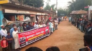 রামগড়ে বসতঘর নির্মাণে বাধা ও হামলার অভিযোগ ইউপিডিএফের বিরুদ্ধে, প্রতিবাদে মানববন্ধন