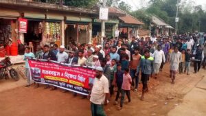 রামগড়ে বসতঘর নির্মাণে বাধা ও হামলার অভিযোগ ইউপিডিএফের বিরুদ্ধে, প্রতিবাদে মানববন্ধন