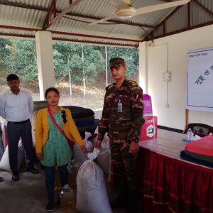 বান্দরবানে অসহায় মানুষের পাশে বাংলাদেশ সেনাবাহিনী: মানবিক সহায়তায় উপকৃত শতাধিক পরিবার