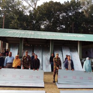 বান্দরবানে অসহায় মানুষের পাশে বাংলাদেশ সেনাবাহিনী: মানবিক সহায়তায় উপকৃত শতাধিক পরিবার