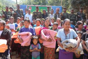 আলীকদমের দুর্গম পাহাড়ে সেনাবাহিনীর মানবিক উদ্যোগ, ১০০ পরিবারে শীতবস্ত্র বিতরণ