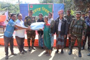 আলীকদমের দুর্গম পাহাড়ে সেনাবাহিনীর মানবিক উদ্যোগ, ১০০ পরিবারে শীতবস্ত্র বিতরণ