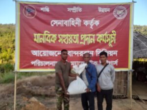 নিজ পাড়ায় ফিরল মিজোরামে পালিয়ে যাওয়া বম পরিবার, সেনাবাহিনীর মানবিক সহায়তা