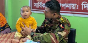 খাগড়াছড়ির দীঘিনালায় সেনাবাহিনীর মানবিক উদ্যোগ: বিনামূল্যে চিকিৎসা সেবা ও শীতবস্ত্র পেল হতদরিদ্ররা