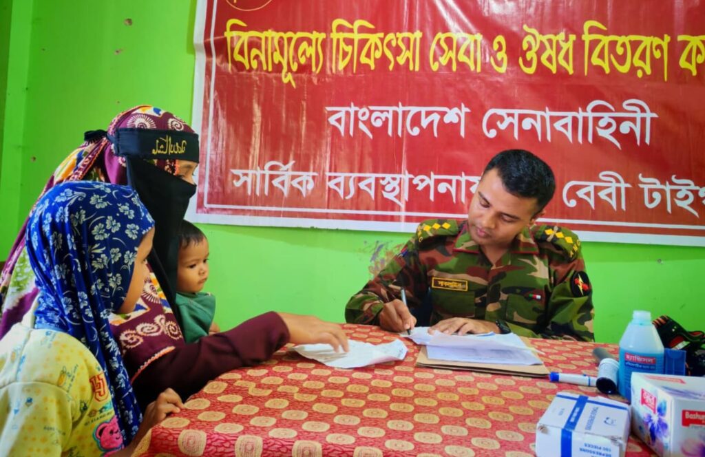 খাগড়াছড়ির দীঘিনালায় সেনাবাহিনীর মানবিক উদ্যোগ: বিনামূল্যে চিকিৎসা সেবা ও শীতবস্ত্র পেল হতদরিদ্ররা